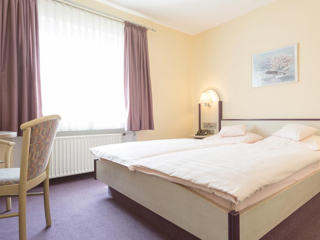 Stadt-Gut-Hotel Siegboot 지겐 외부 사진
