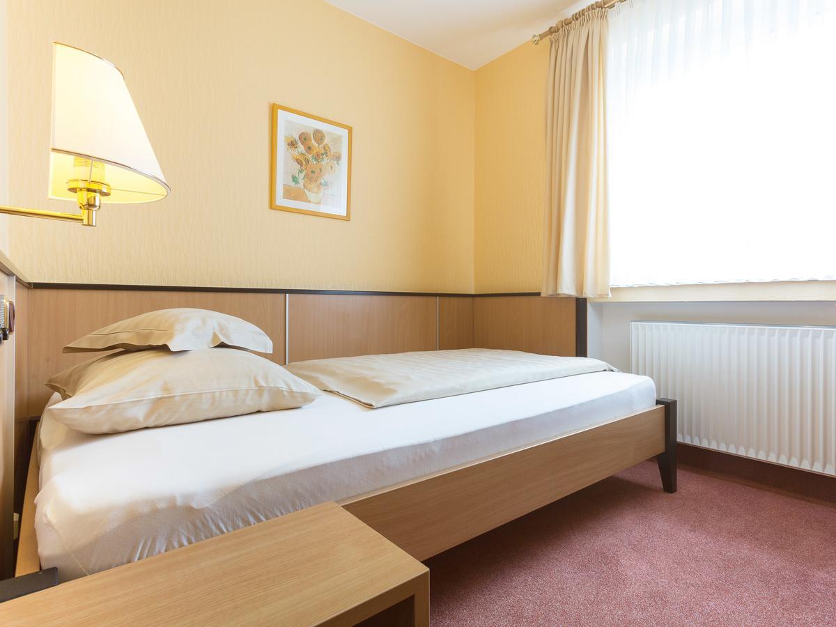 Stadt-Gut-Hotel Siegboot 지겐 외부 사진